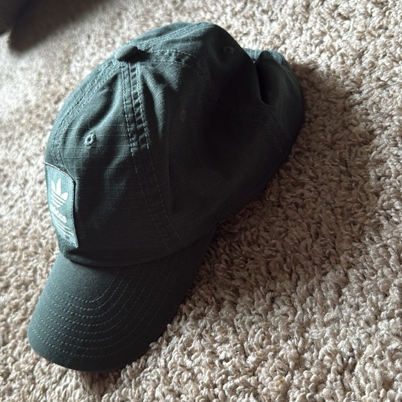 Adidas Green Baseball Cap with Trefoil Logo - Picture 2 of 3